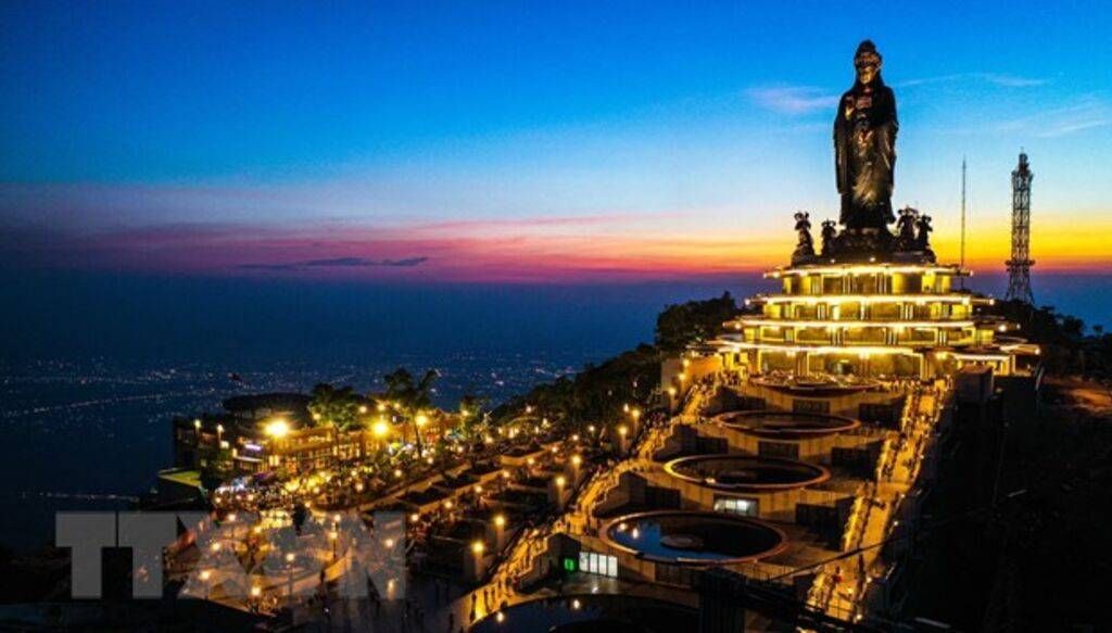 Núi Bà Đen - Điểm đến du lịch hấp dẫn - nui-ba-den-diem-den-du-lich-hap-dan